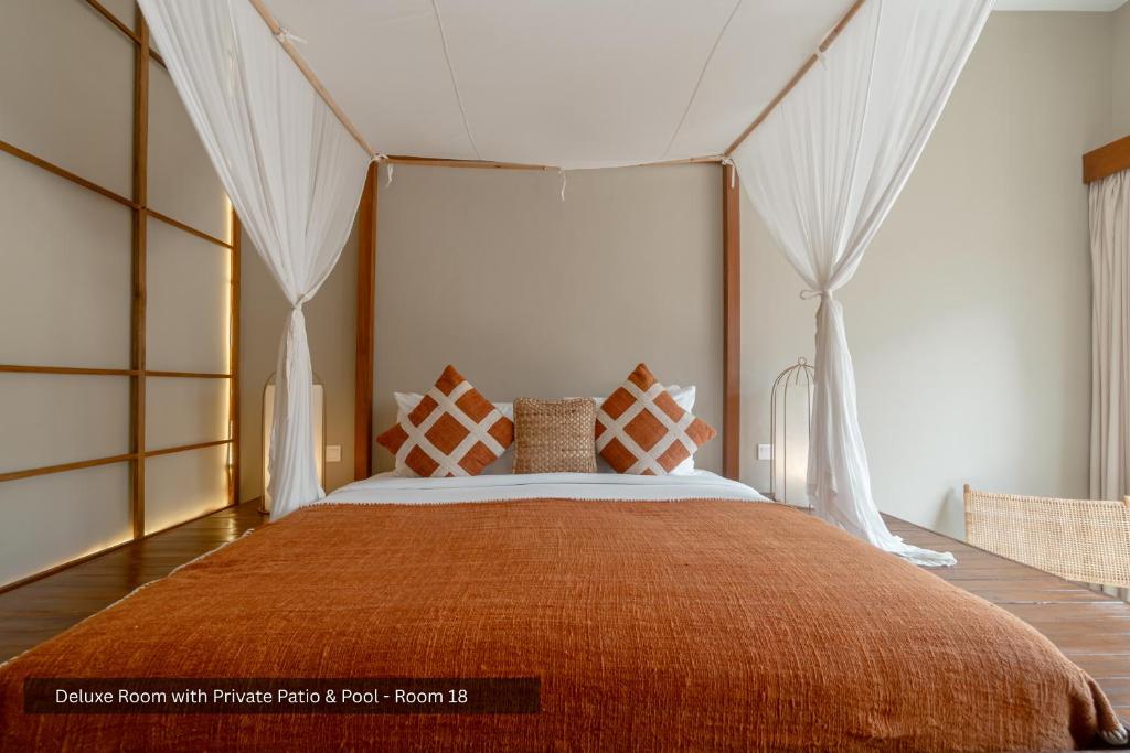 Postel nebo postele na pokoji v ubytování IKIGAI Uluwatu Beach