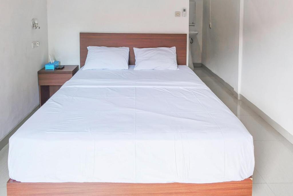 Joglo Guest House Syariah Mitra RedDoorz - Standard Double Room