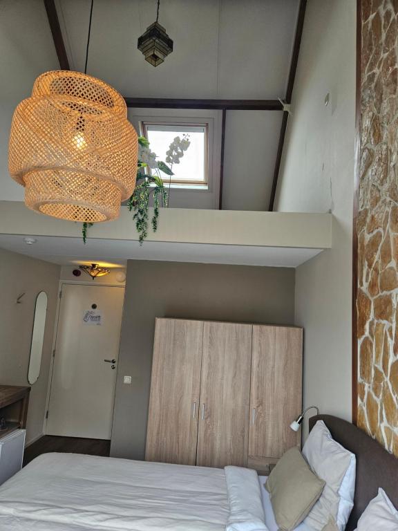 Postel nebo postele na pokoji v ubytování Hotel Dolores Ameland