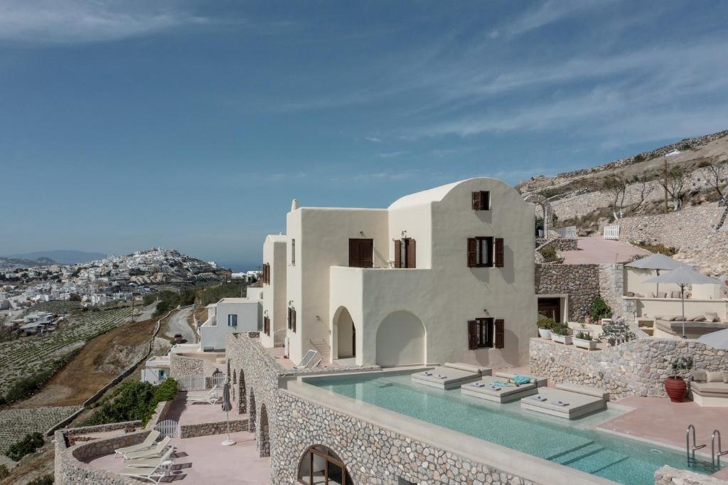 Bazén v ubytování Zatrikion Santorini Villas nebo v jeho okolí