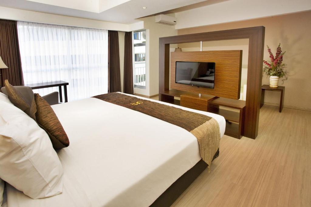 TV a/nebo společenská místnost v ubytování Hotel Gunawangsa MERR