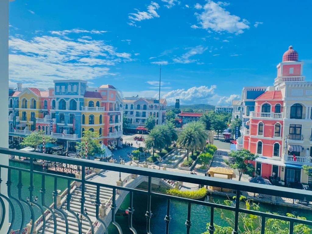 Balkón nebo terasa v ubytování Mila Homestay Grand World Phú Quốc