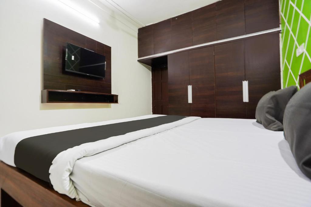 Postel nebo postele na pokoji v ubytování Hotel O The Heaven Inn