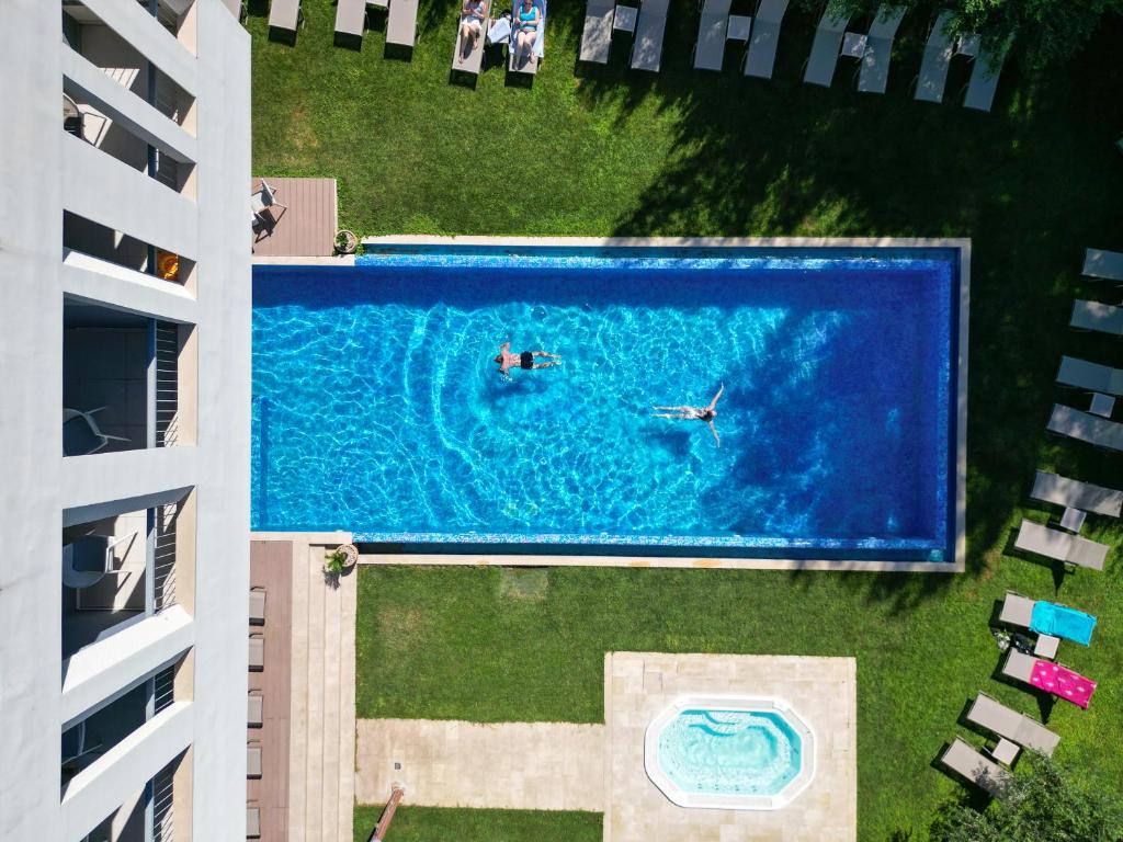 Bazén v ubytovaní Hotel Salona Palace alebo v jeho blízkosti