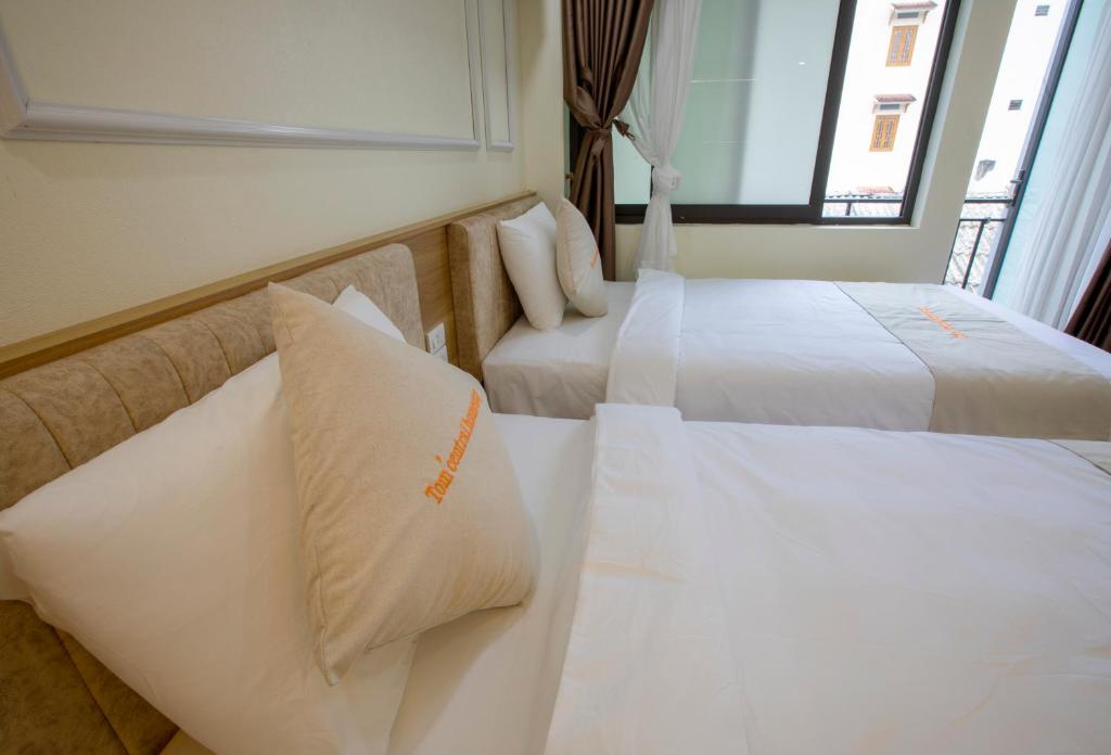 Postel nebo postele na pokoji v ubytování Tom Central Homestay