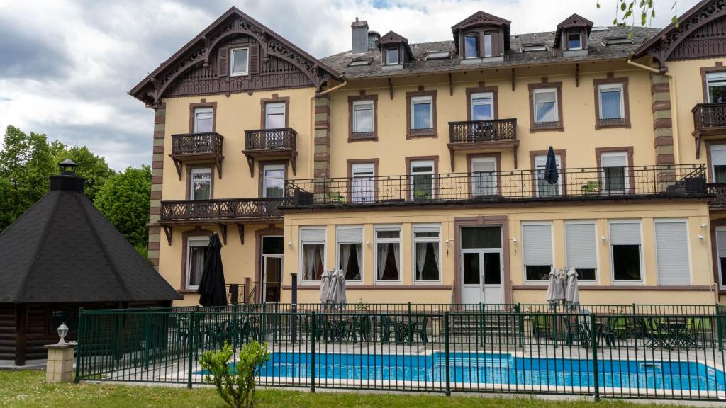 Bazén v ubytování Brit Hotel Grand Hotel Munster nebo v jeho okolí