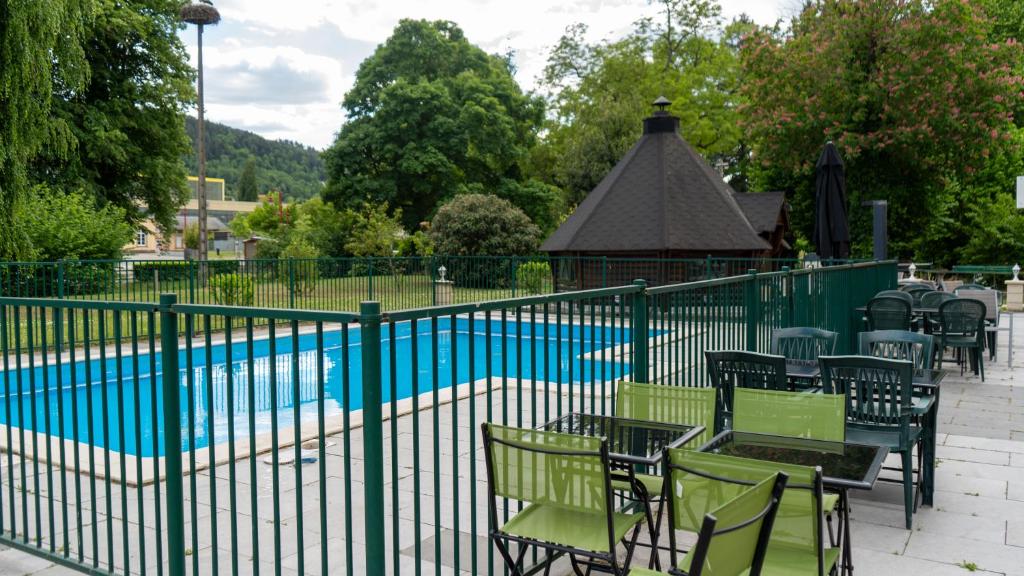 Bazén v ubytování Brit Hotel Grand Hotel Munster nebo v jeho okolí