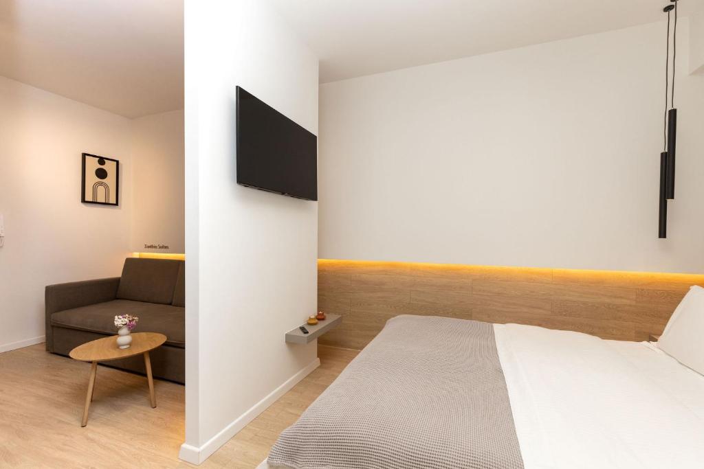 TV a/nebo společenská místnost v ubytování Xanthia Suites