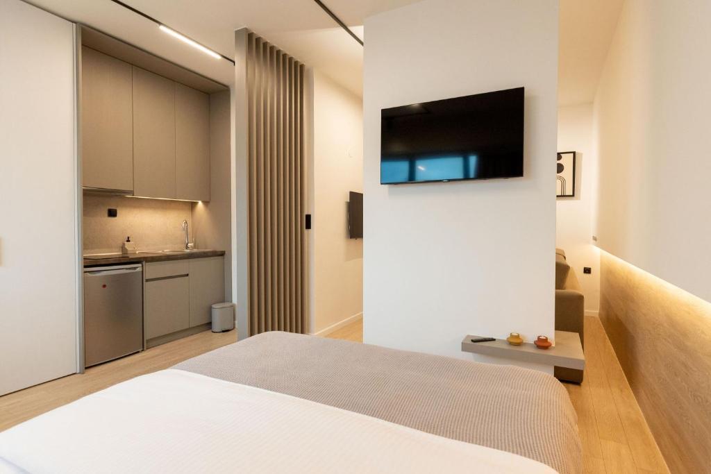Postel nebo postele na pokoji v ubytování Xanthia Suites