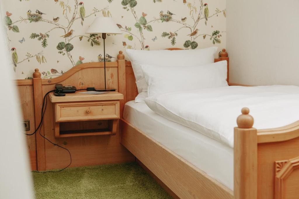 Postel nebo postele na pokoji v ubytování Hotel Elfbuchen