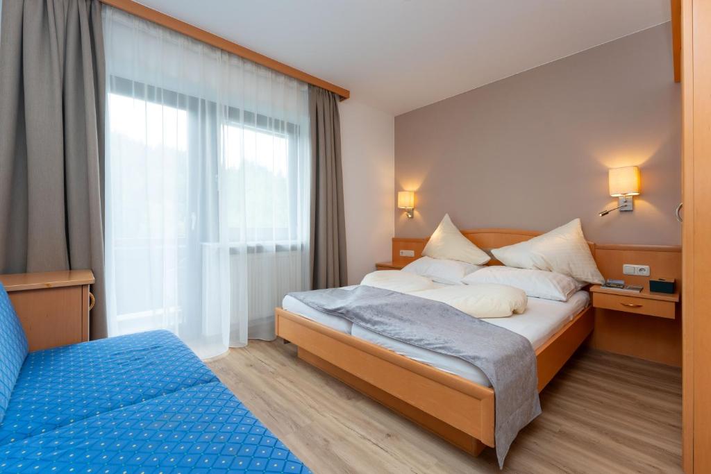 Postel nebo postele na pokoji v ubytování Der Alpenhof Maria Alm