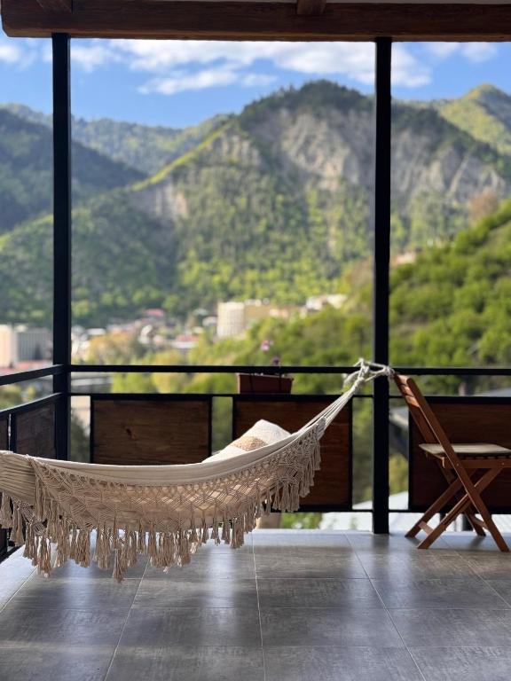 Nespecifikovaný výhled na hory nebo výhled na hory při pohledu z hotelu