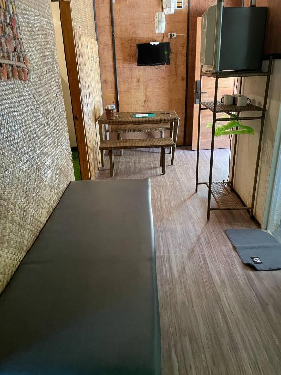 TV a/nebo společenská místnost v ubytování Ecostay Panglao Resort Hotel