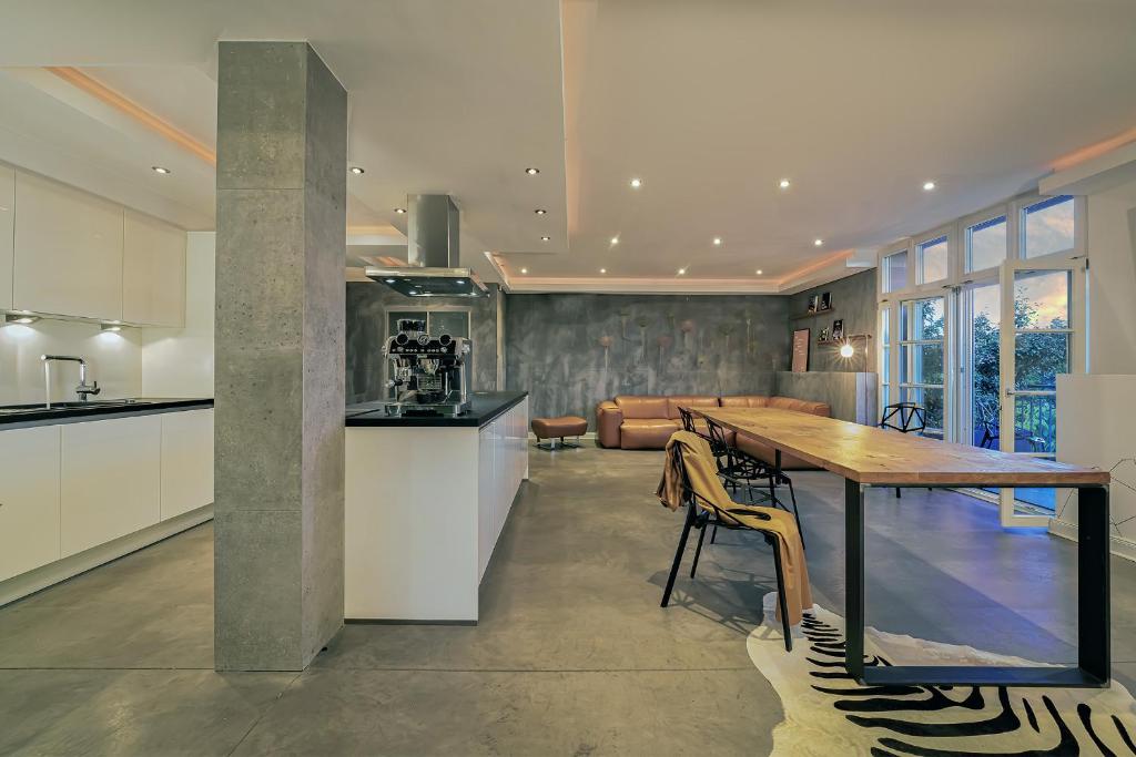 
Grand Superior Loft with Balcony, Kitchen Island and Whirlpool
