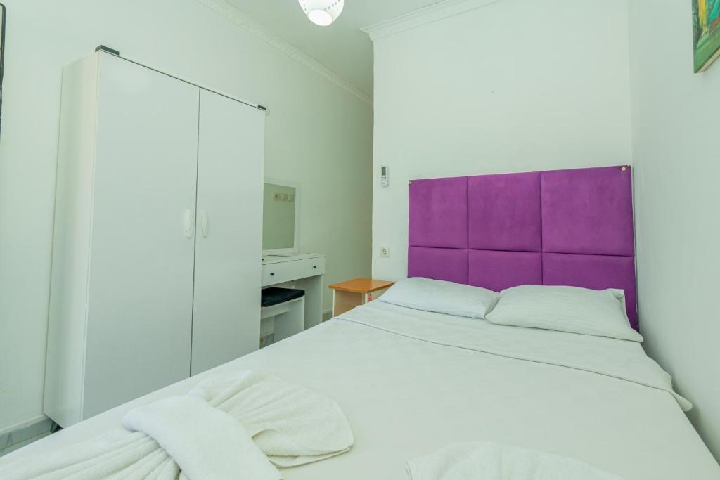 Postel nebo postele na pokoji v ubytování Aliş Hotel Fethiye