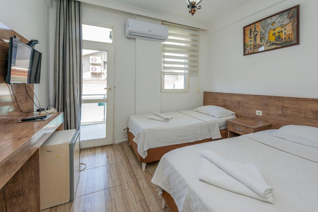 Postel nebo postele na pokoji v ubytování Aliş Hotel Fethiye