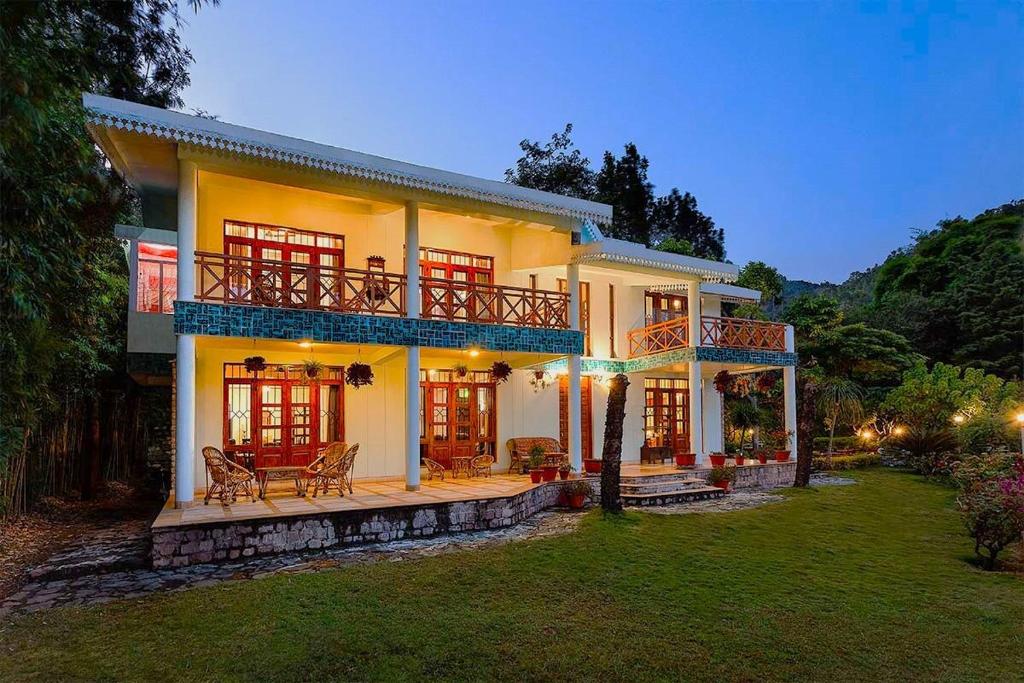 En have udenfor Rainbow Cottage 3BR Villa Nainital hills Cook