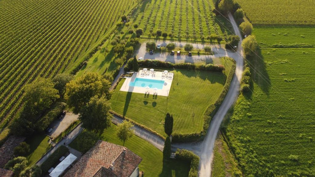Bazén v ubytování Fenil Conter Cottage & Suite nebo v jeho okolí
