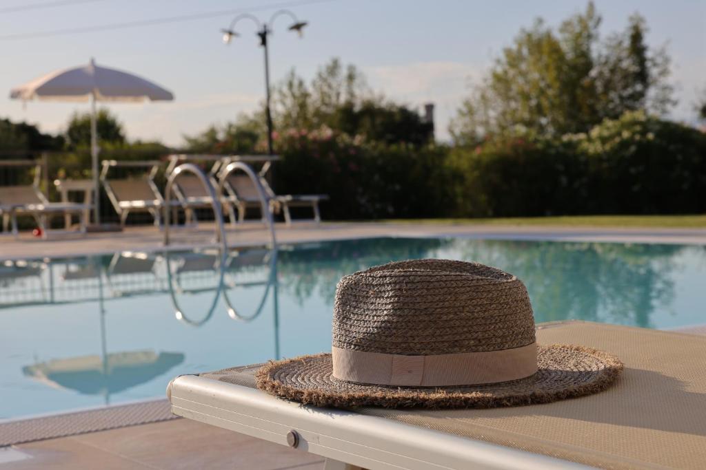 Bazén v ubytování Fenil Conter Cottage & Suite nebo v jeho okolí