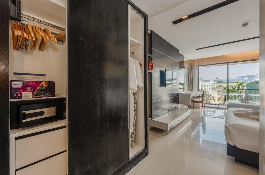 Posezení v ubytování C197 Condo 1BR with Pool 3 Min Walk to Beach