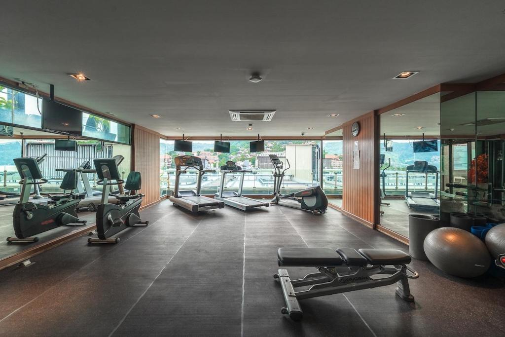 Fitness centrum a/nebo fitness zařízení v ubytování C197 Condo 1BR with Pool 3 Min Walk to Beach