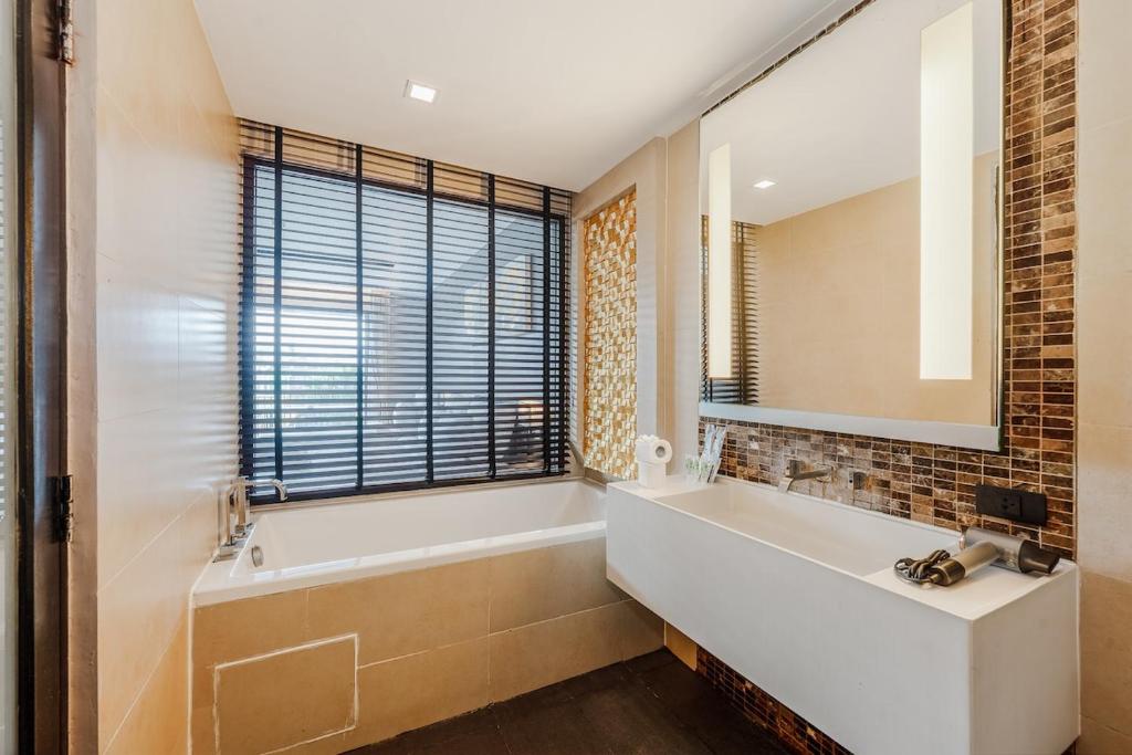 Koupelna v ubytování C197 Condo 1BR with Pool 3 Min Walk to Beach