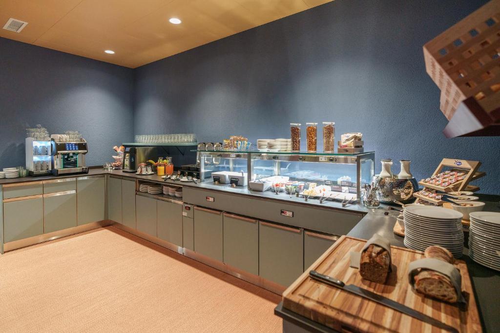 Kuchyň nebo kuchyňský kout v ubytování b-smart hotel Arbon