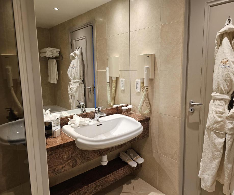 Royal Marine Hotel photo