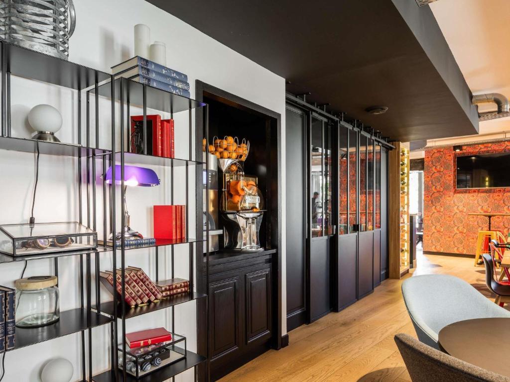 Kuchyň nebo kuchyňský kout v ubytování ibis Styles Dinan Centre Ville