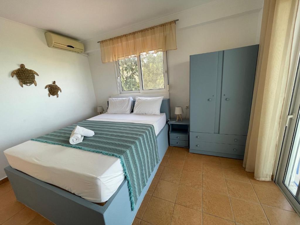 Postel nebo postele na pokoji v ubytování Plastiras Sea View Apartments
