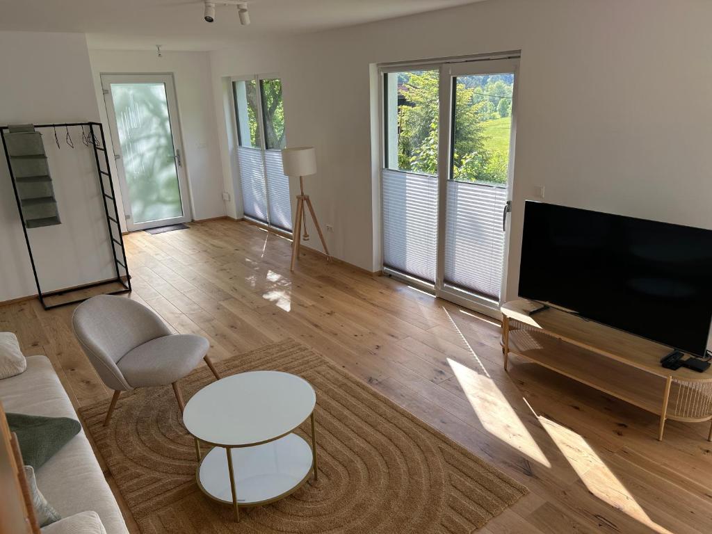 TV a/nebo společenská místnost v ubytování Die Feigenterrasse beim Semmering