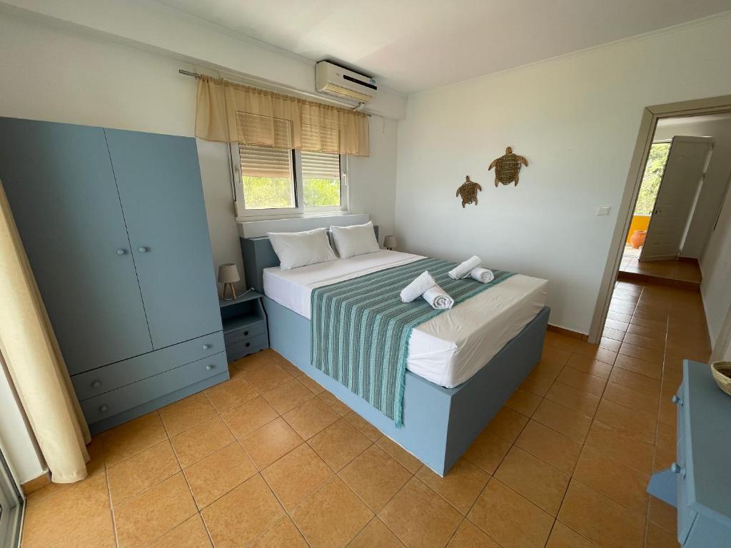 Postel nebo postele na pokoji v ubytování Plastiras Sea View Apartments