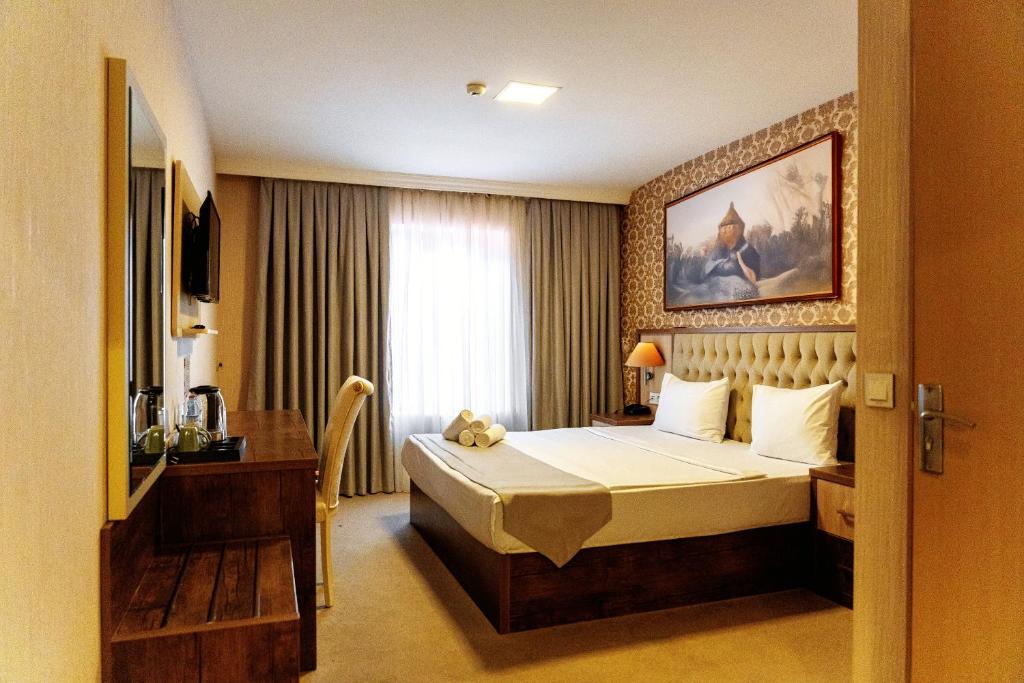 Alis Hotel tesisinde bir odada yatak veya yataklar