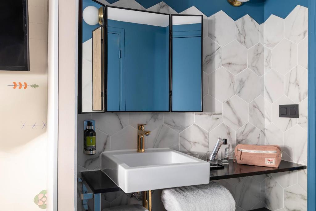 Hôtel Maxim Folies - Resim 18