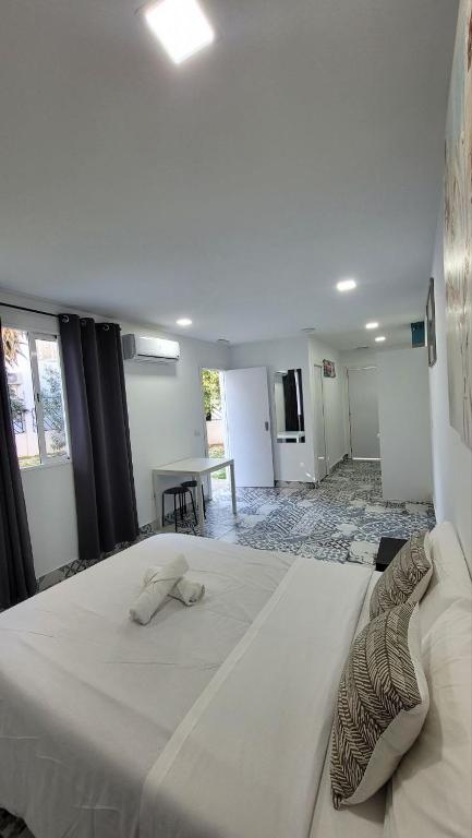 Postel nebo postele na pokoji v ubytování AYZ Silvela - Auto check-in property