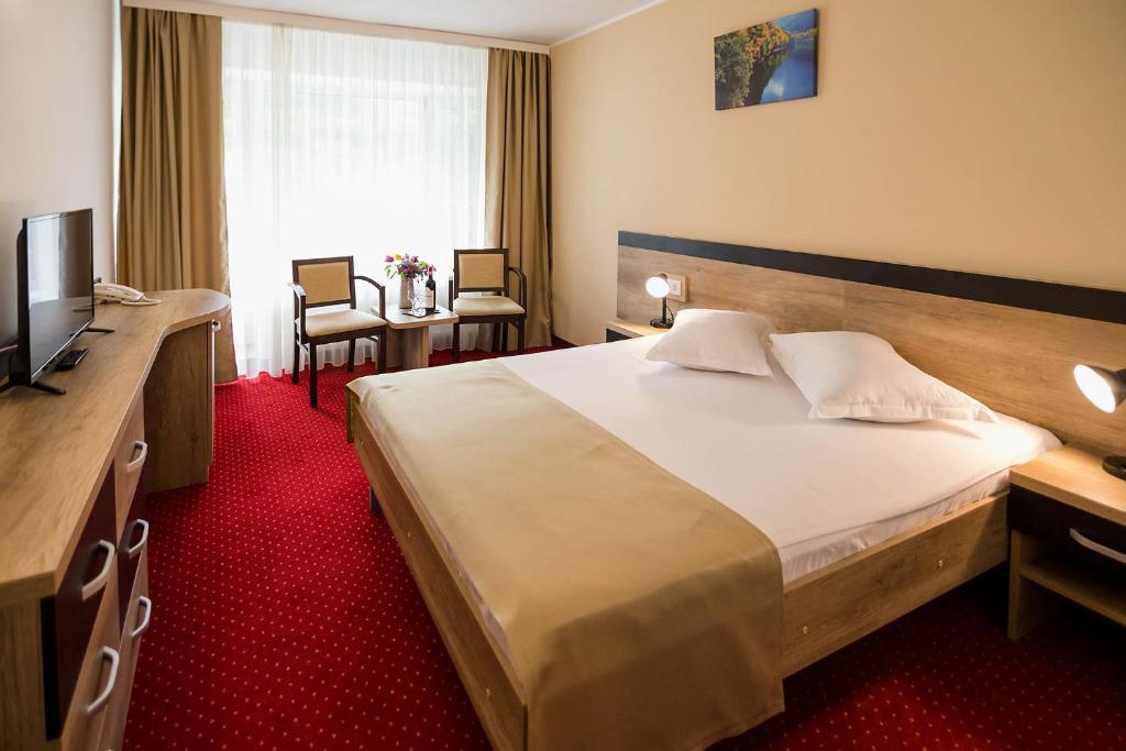 Postel nebo postele na pokoji v ubytování Complex Balnear Cozia - Corp Oltul