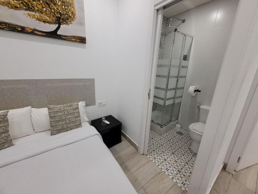AYZ Silvela - Auto check-in property - Resim 24