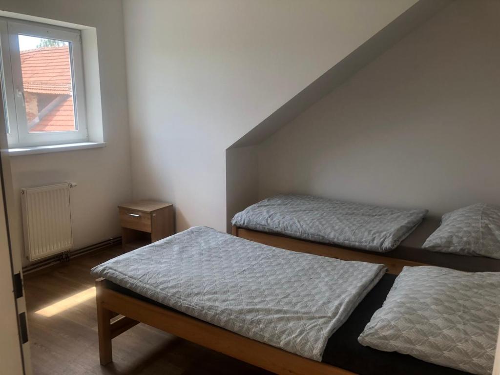 Ένα ή περισσότερα κρεβάτια σε δωμάτιο στο Sleep & Go Korycany