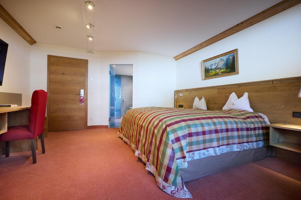 Postel nebo postele na pokoji v ubytování Rasmushof - Hotel Kitzbühel