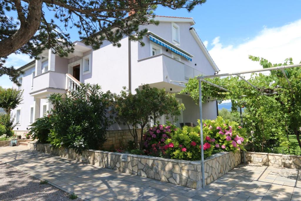 Vonkajšia záhrada v ubytovaní Villa Marica