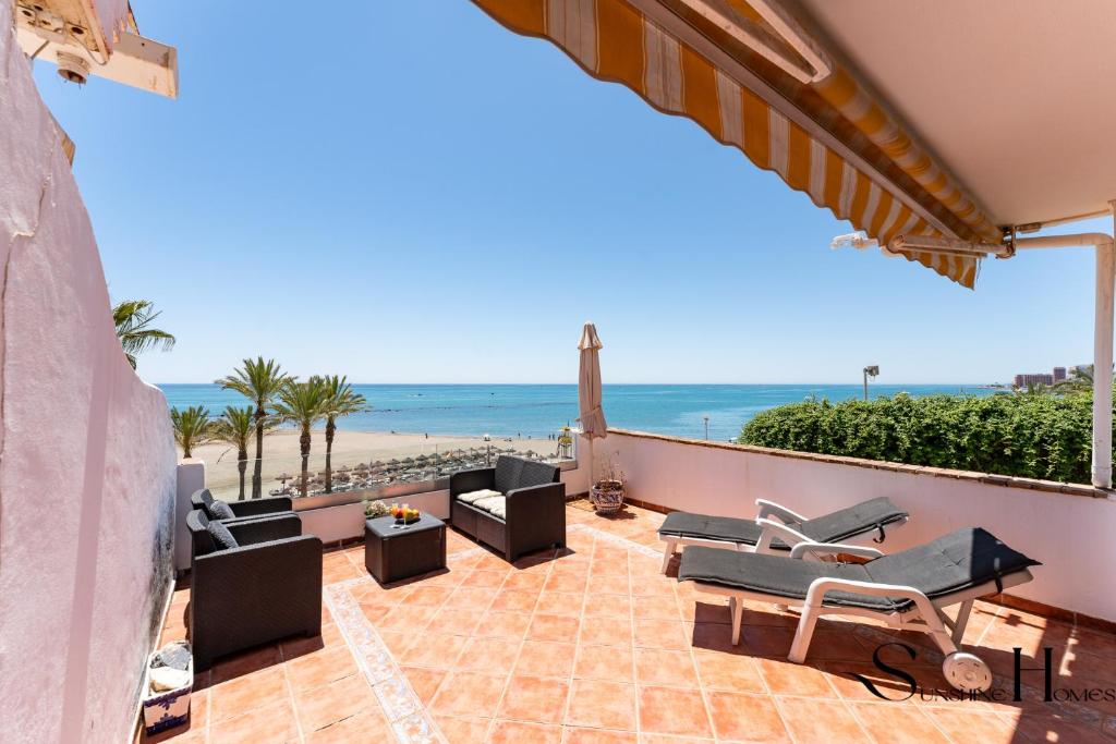 Living On The BEACH , First Line + Big Terrace Best Views
