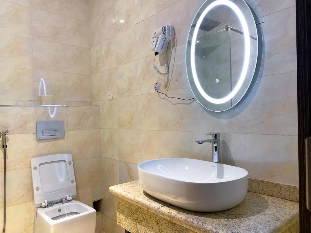 Koupelna v ubytování Saint Tropez Hotel and Suites