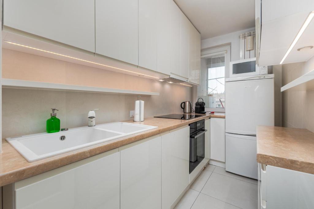 Kuchyňa alebo kuchynka v ubytovaní Apartament Emilii Plater by Your Freedom