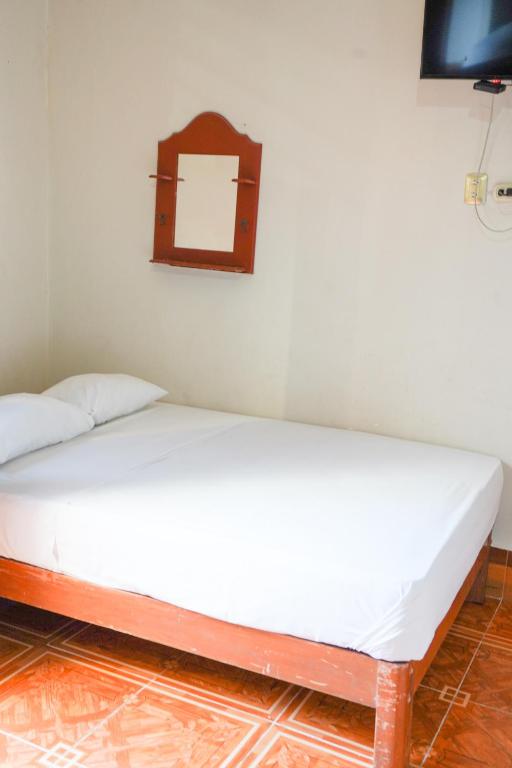 Postel nebo postele na pokoji v ubytování OYO Hotel El Conquistador