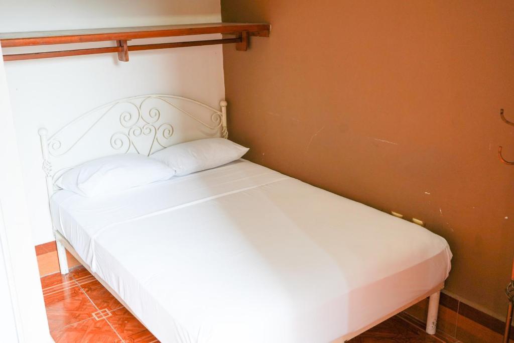 Postel nebo postele na pokoji v ubytování OYO Hotel El Conquistador