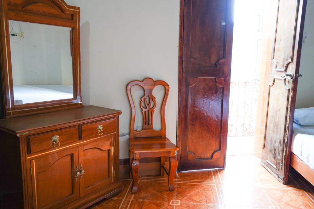 Postel nebo postele na pokoji v ubytování OYO Hotel El Conquistador