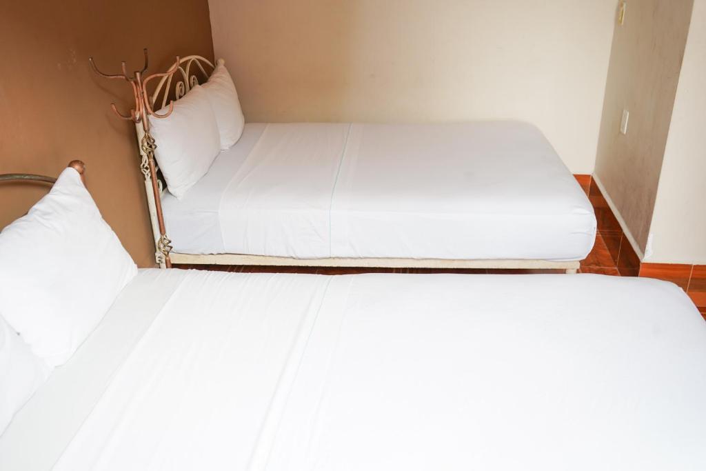 Postel nebo postele na pokoji v ubytování OYO Hotel El Conquistador