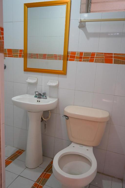 Koupelna v ubytování OYO Hotel El Conquistador