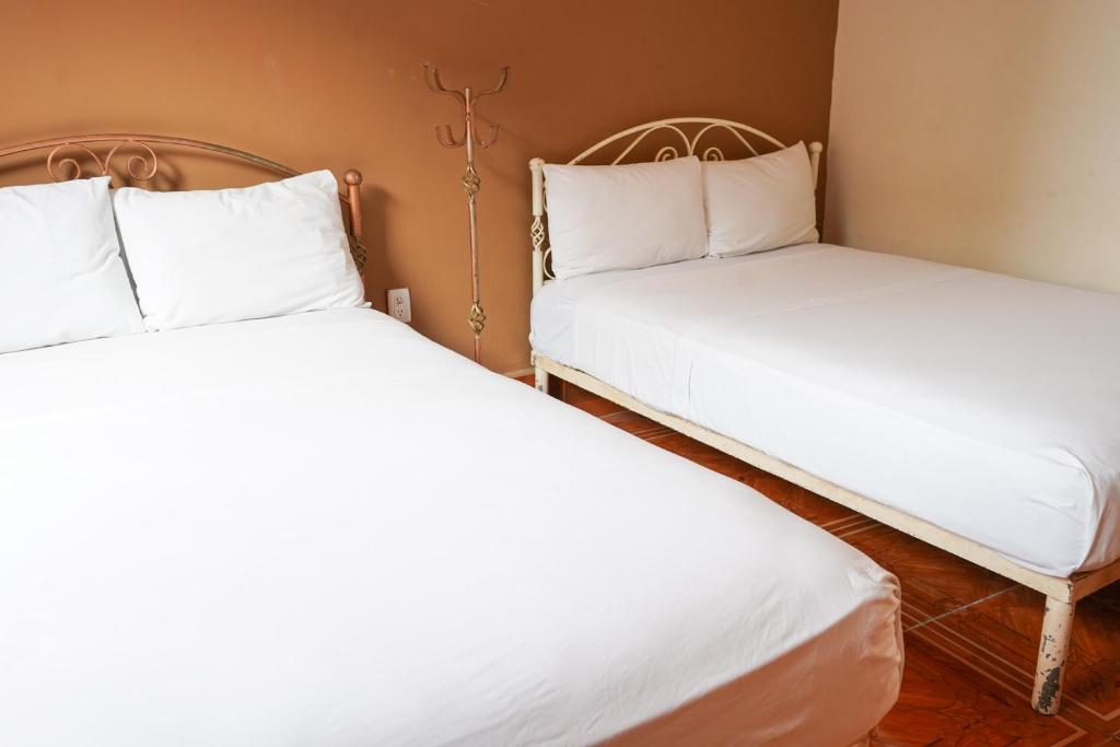 Postel nebo postele na pokoji v ubytování OYO Hotel El Conquistador