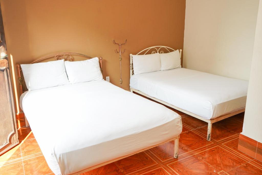 Postel nebo postele na pokoji v ubytování OYO Hotel El Conquistador